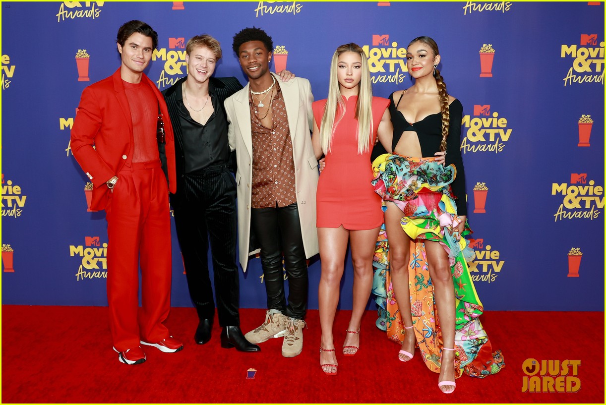 Outer Banks' Madelyn Cline & Chase Stokes Meet Up With Co-Stars at MTV Movie & TV Awards 2021!
