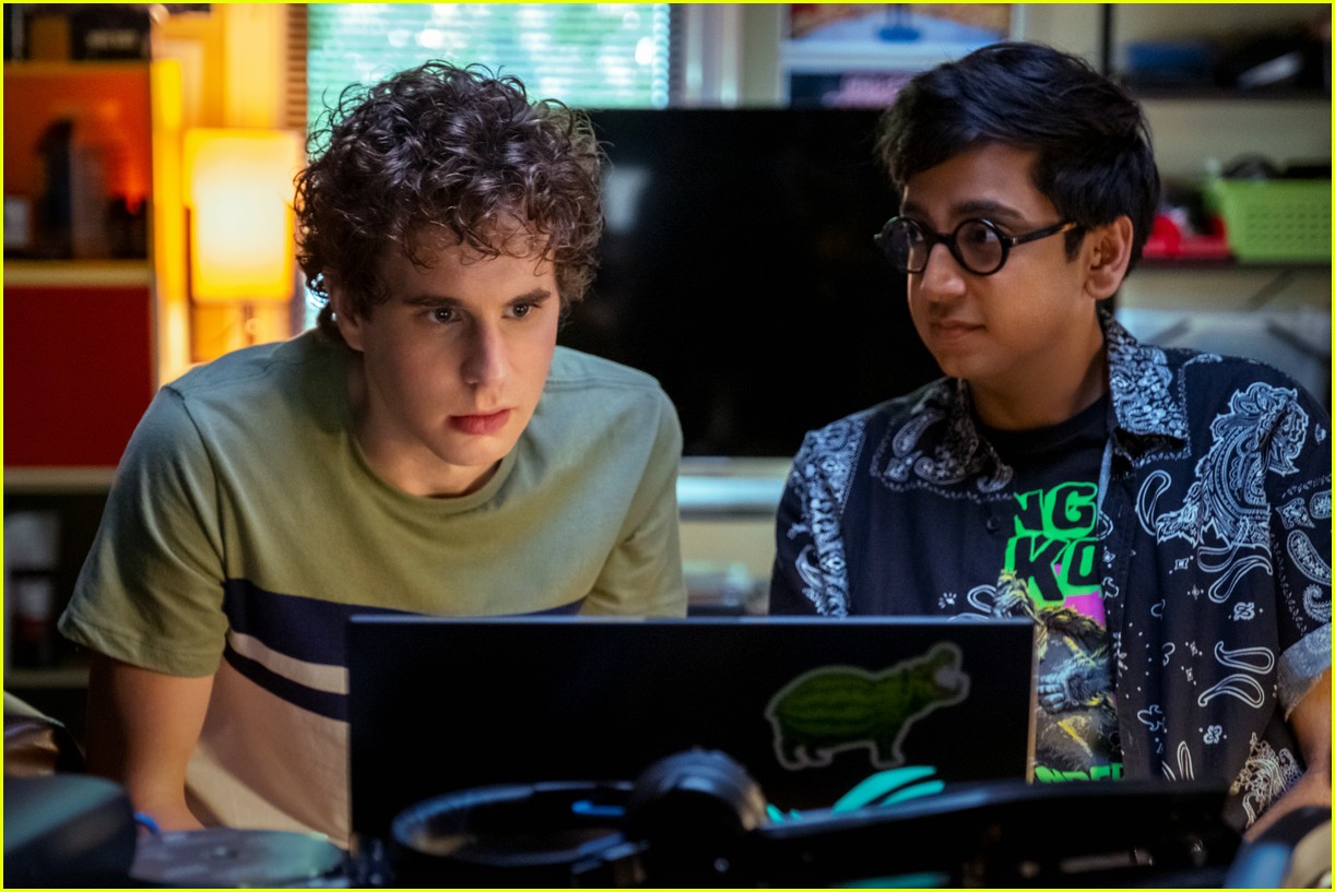 Ben Platt, Kaitlyn Dever & Amandla Stenberg Star In 'Dear Evan Hansen' Trailer