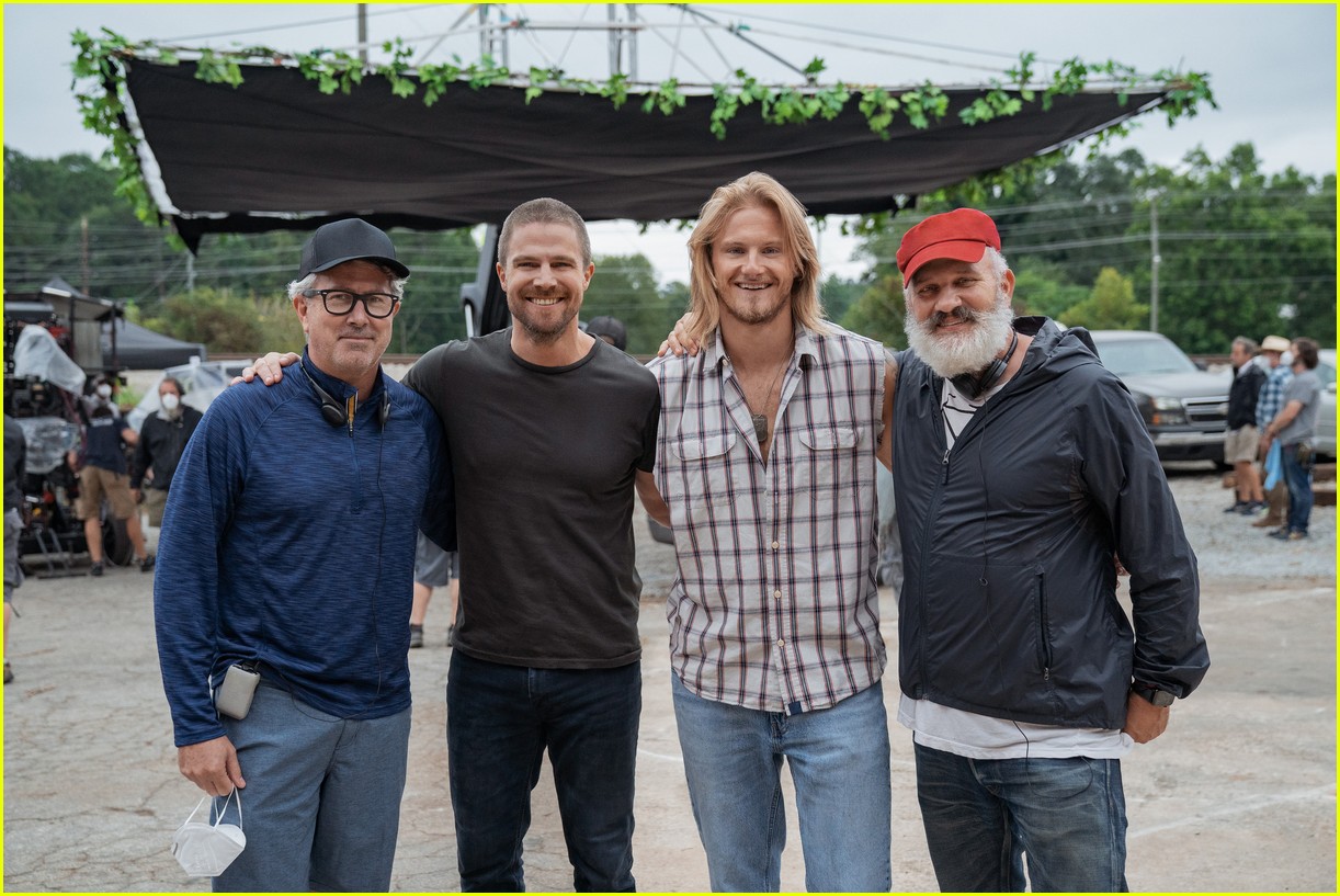 Stephen Amell & Alexander Ludwig Star In First Teaser For New Series 'Heels'