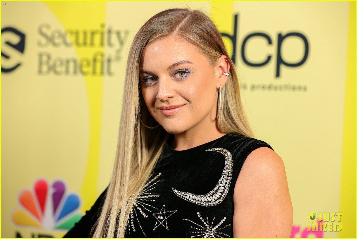 Kelsea Ballerini Brings The Moon & Stars To Billboard Music Awards 2021