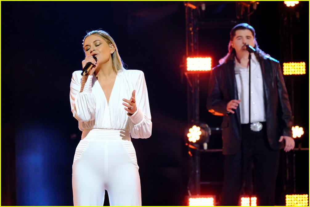 Kelsea Ballerini Sings 'Half of My Hometown' With 'The Voice' Finalist Kenzie Wheeler (Video)