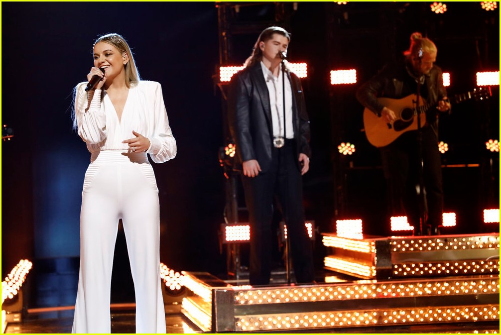 Kelsea Ballerini Sings 'Half of My Hometown' With 'The Voice' Finalist Kenzie Wheeler (Video)