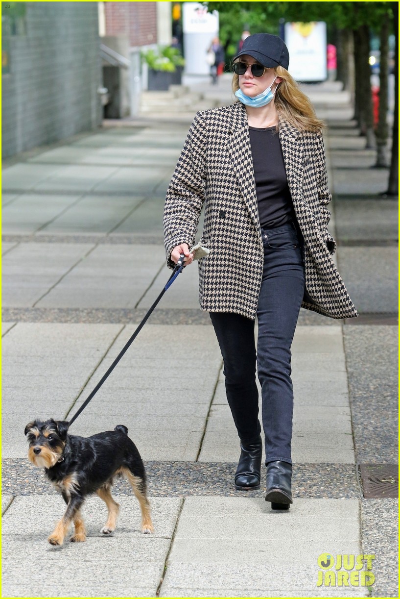Lili Reinhart Takes Pup Milo For a Walk As 'Riverdale' Wraps Filming Season 5