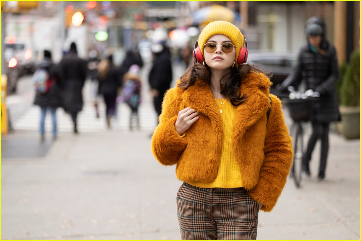 First Official Photos of Selena Gomez In 'Only Murders In The Building' Released!