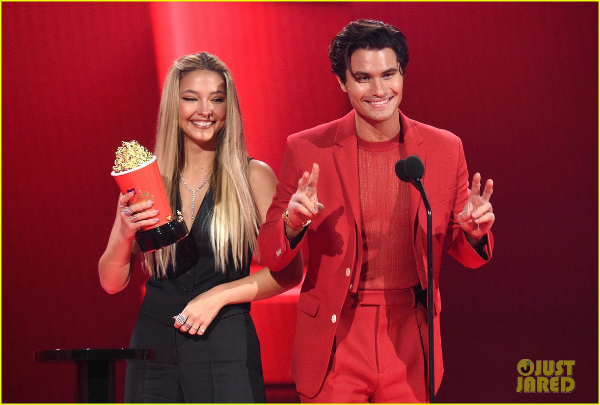 Chase Stokes & Madelyn Cline Celebrate Best Kiss Win With a Kiss at MTV Movie & TV Awards 2021 - Watch!