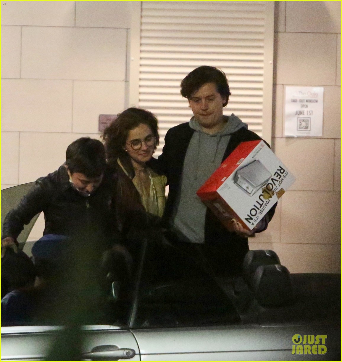 'Five Feet Apart' Co-Star Cole Sprouse & Haley Lu Richardson Grab Dinner with Friends