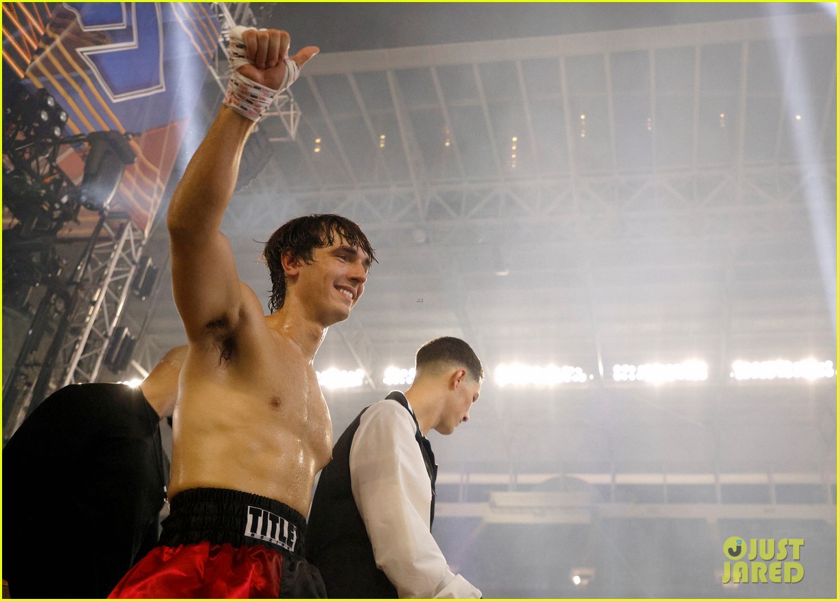 Bryce Hall Speaks Out After Losing Boxing Match, Still Going to Buy Mom a House