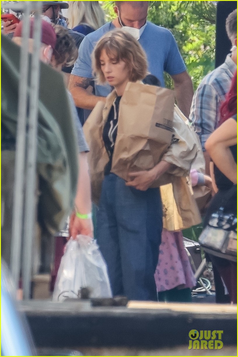 Joe Keery, Natalia Dyer & More Are Ready to Fight on the Set of 'Stranger Things' Season 4! 