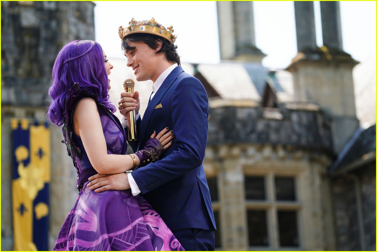 Disney Channel Reveals Premiere Date For 'Descendants Royal Wedding' & 'Disney's Magic Bake-Off'