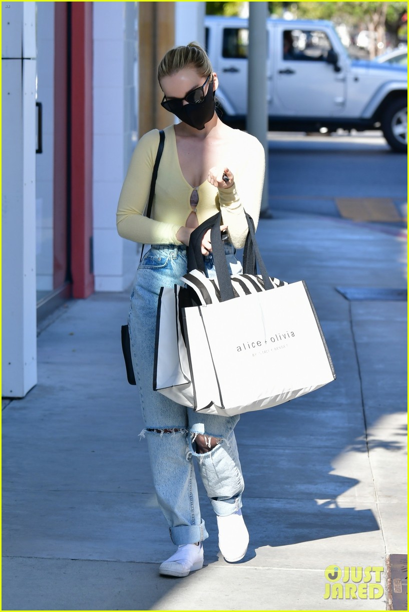 Dove Cameron Kicks Off Her Weekend With Shopping Trip