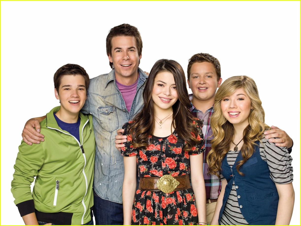 Carly & Freddie Reveal Where Sam Is In 'iCarly' Reboot