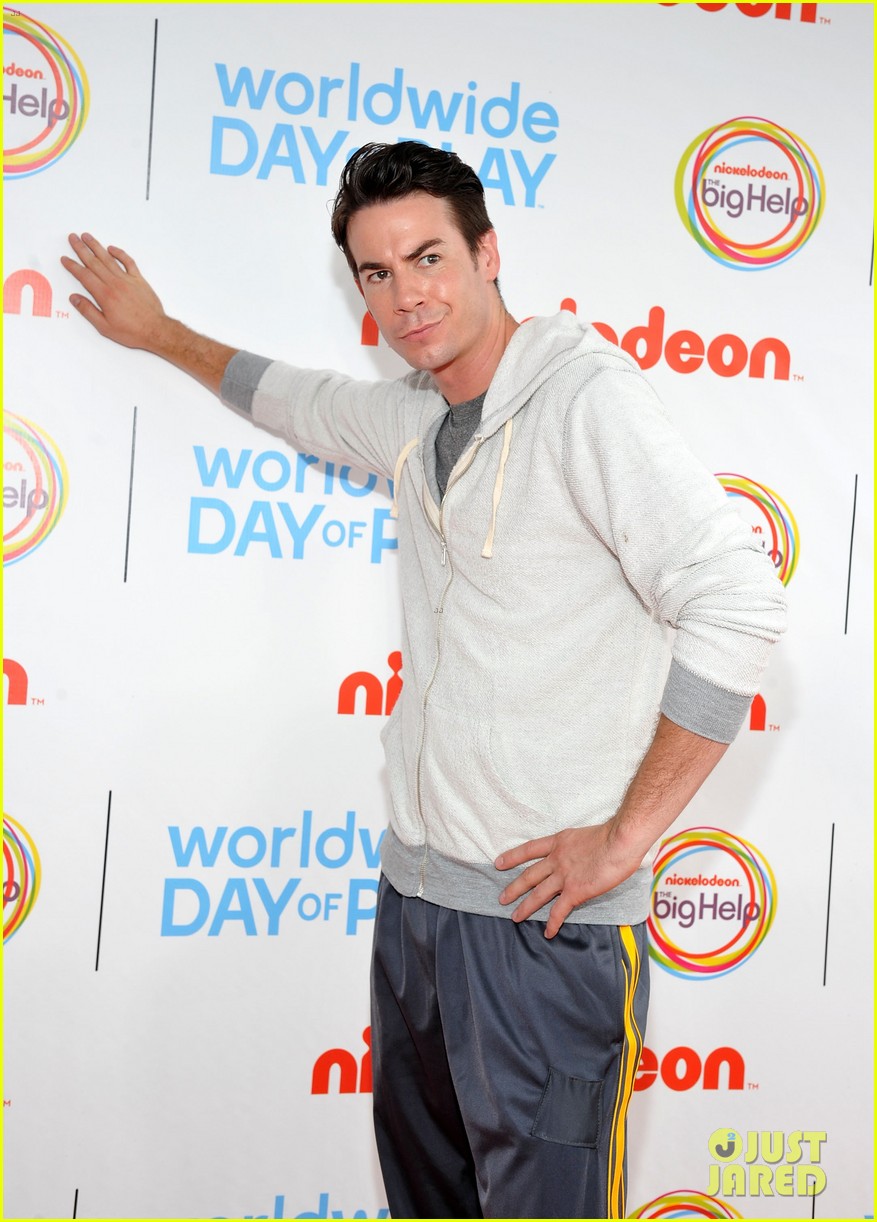 Fans Are Surprised To Learn How Old Jerry Trainor Is After Dating Profile Goes Viral