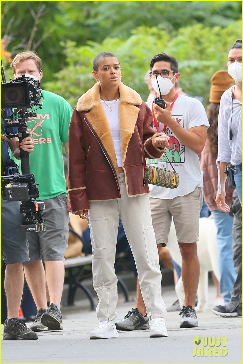 Jordan Alexander & Eli Brown Kiss In New 'Gossip Girl' Set Photos!