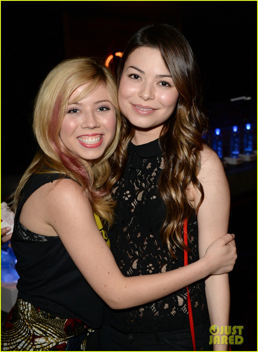 Miranda Cosgrove Says Sam's Absence Will Be Addressed In First Episode of 'iCarly' Reboot