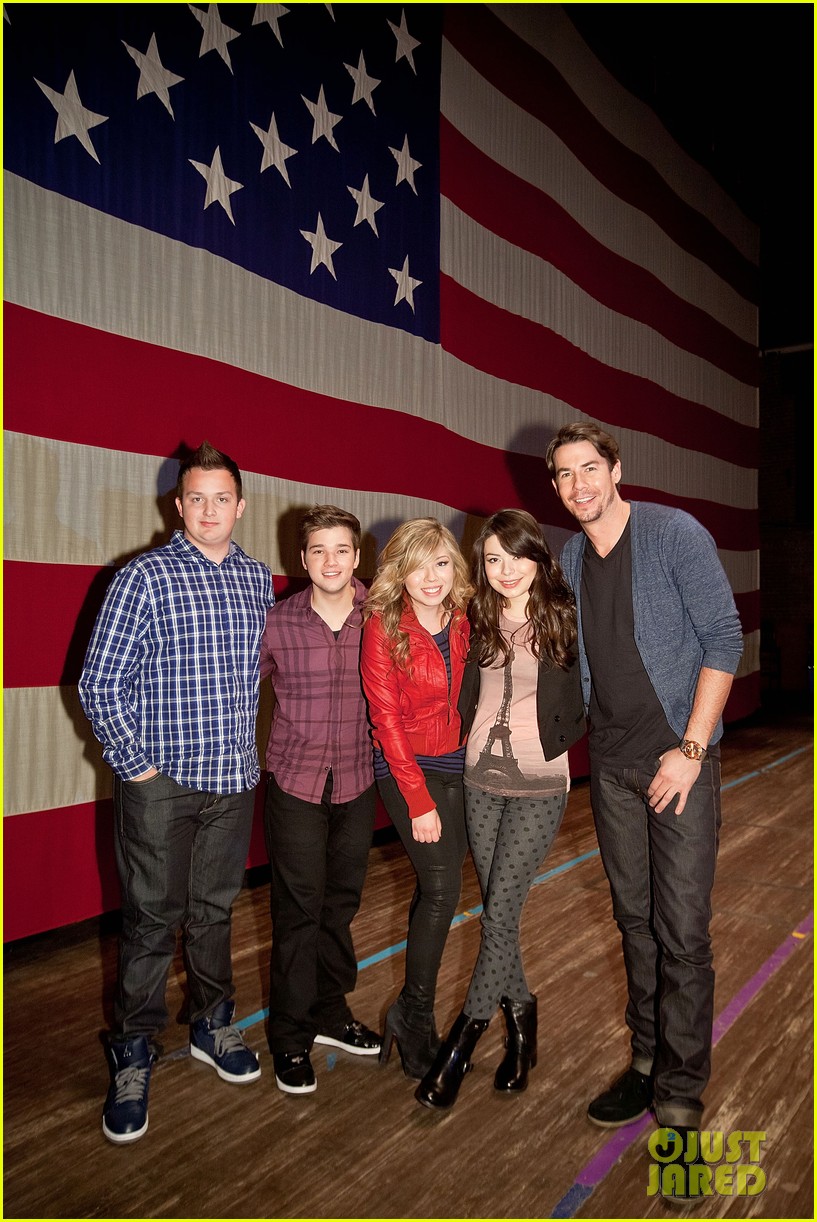Miranda Cosgrove Says Sam's Absence Will Be Addressed In First Episode of 'iCarly' Reboot