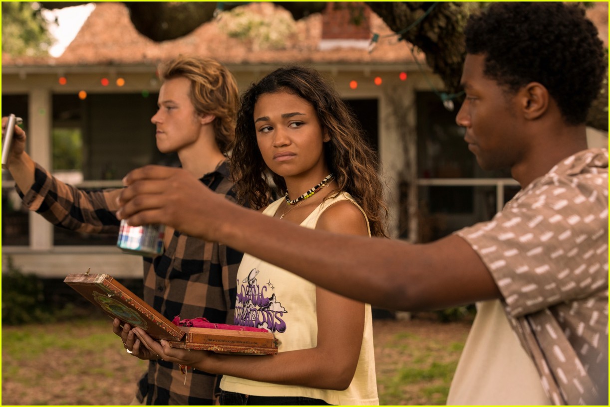 Chase Stokes & Madelyn Cline Get Back In The Gold Game In 'Outer Banks' Season 2 Teaser - Watch Now!