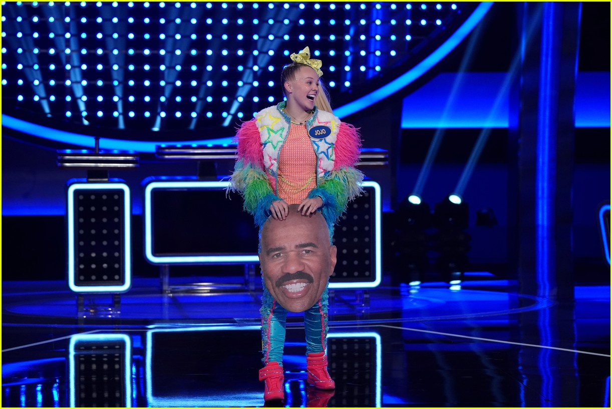 JoJo Siwa & Charli D'Amelio Face Off On 'Celebrity Family Feud' - Watch All The Clips