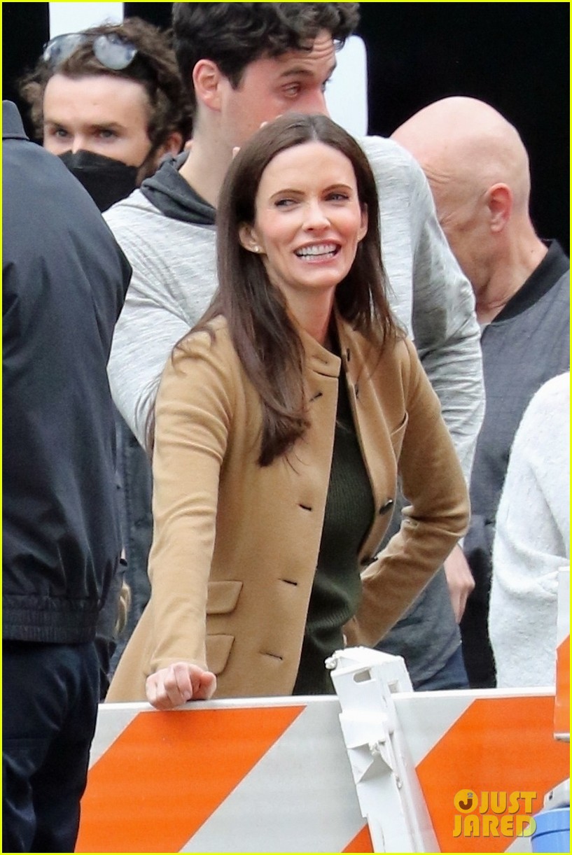 'Superman & Lois' Stars Get To Work on Season 1 Finale In New Set Photos!