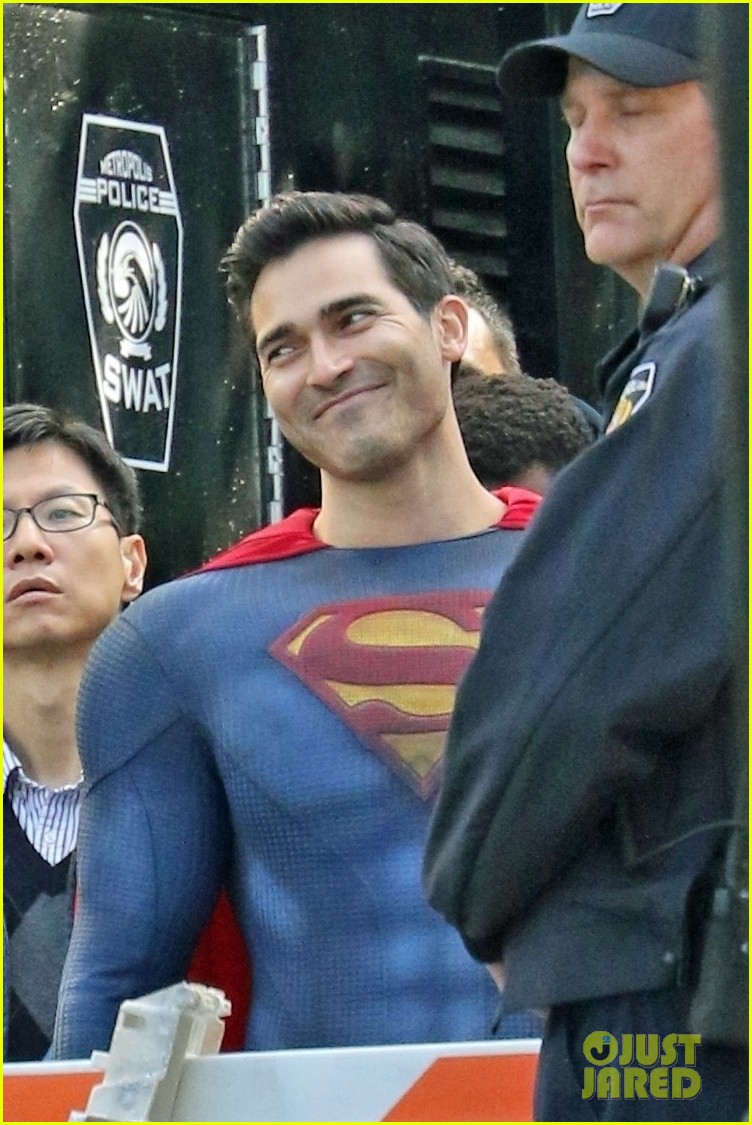 'Superman & Lois' Stars Get To Work on Season 1 Finale In New Set Photos!