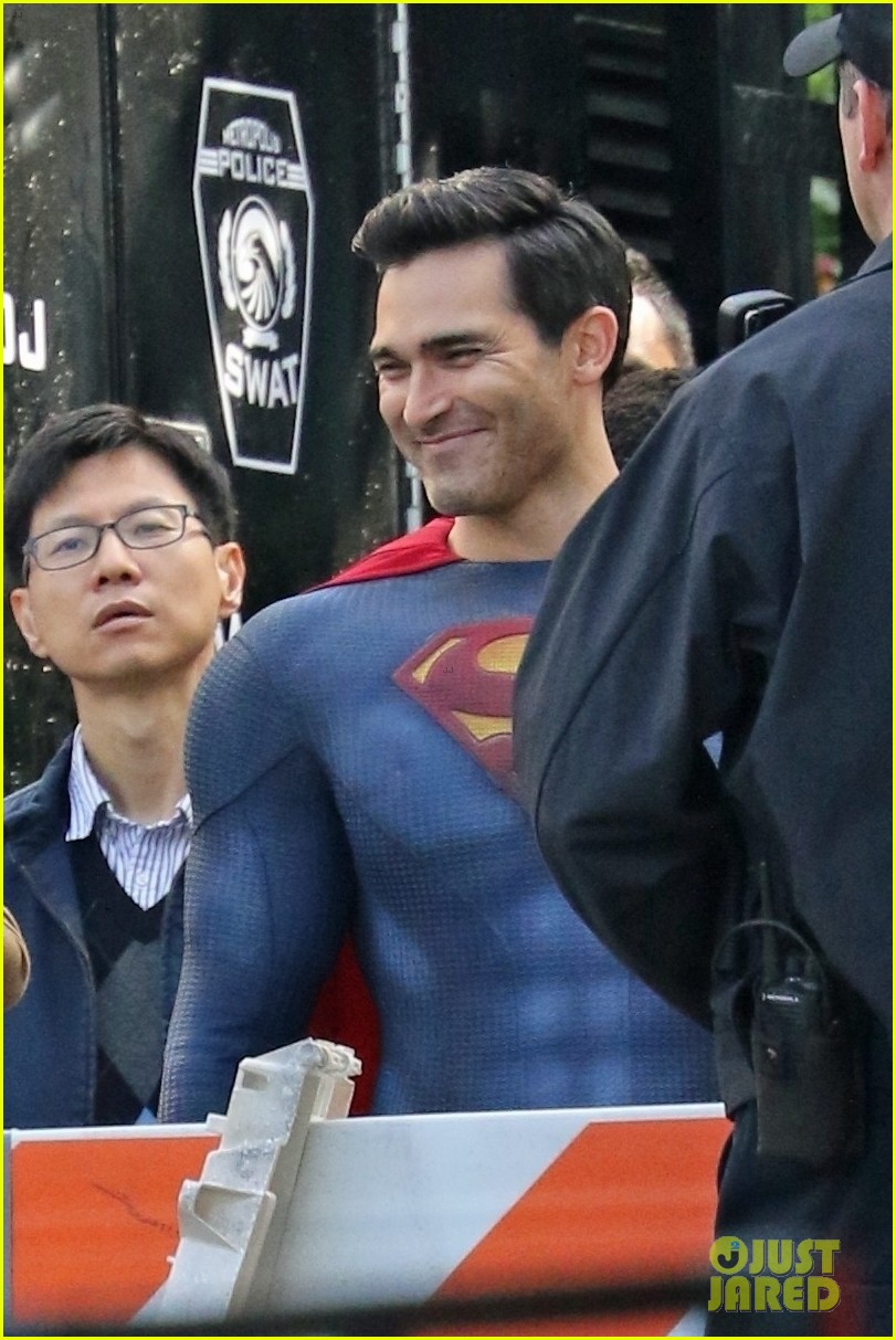 'Superman & Lois' Stars Get To Work on Season 1 Finale In New Set Photos!