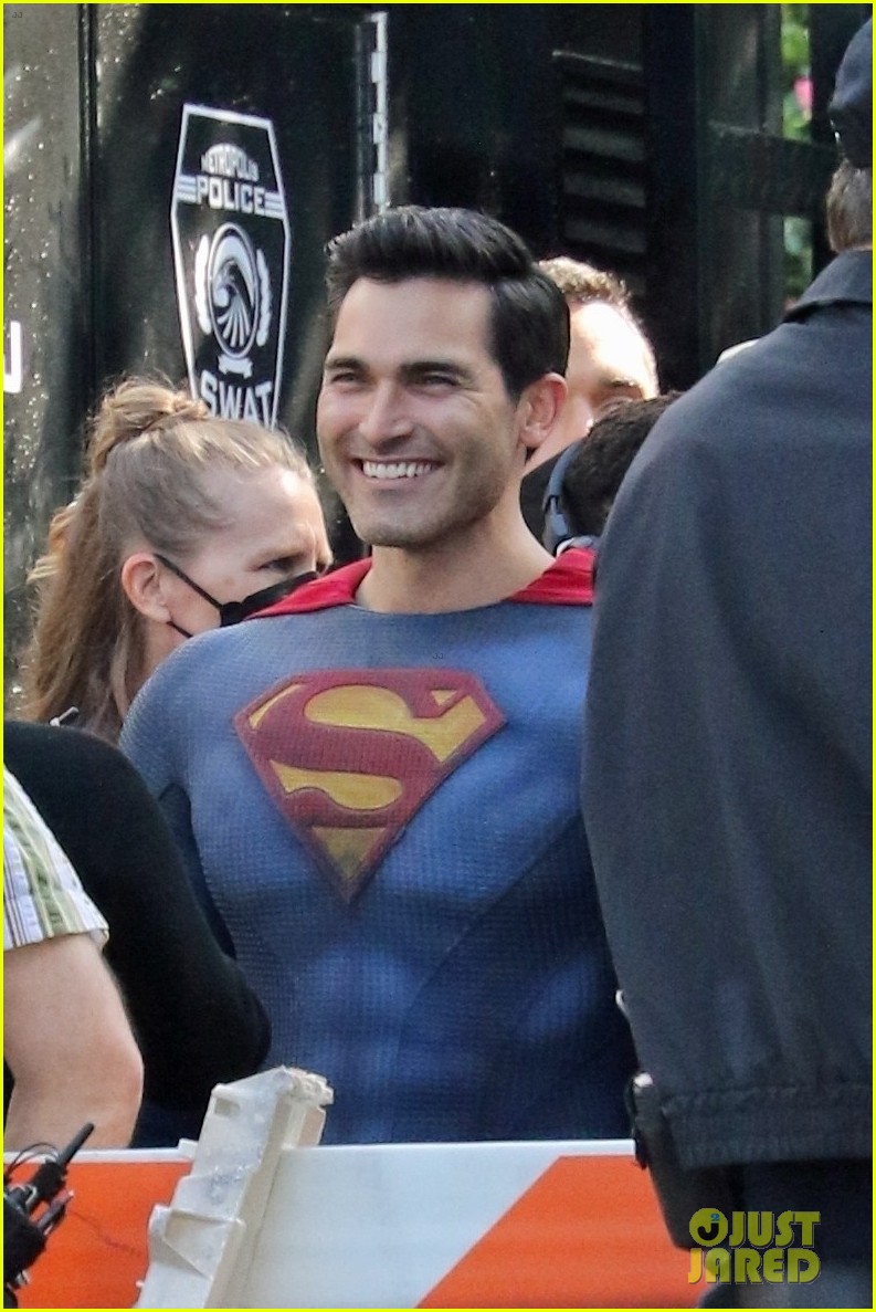 'Superman & Lois' Stars Get To Work on Season 1 Finale In New Set Photos!