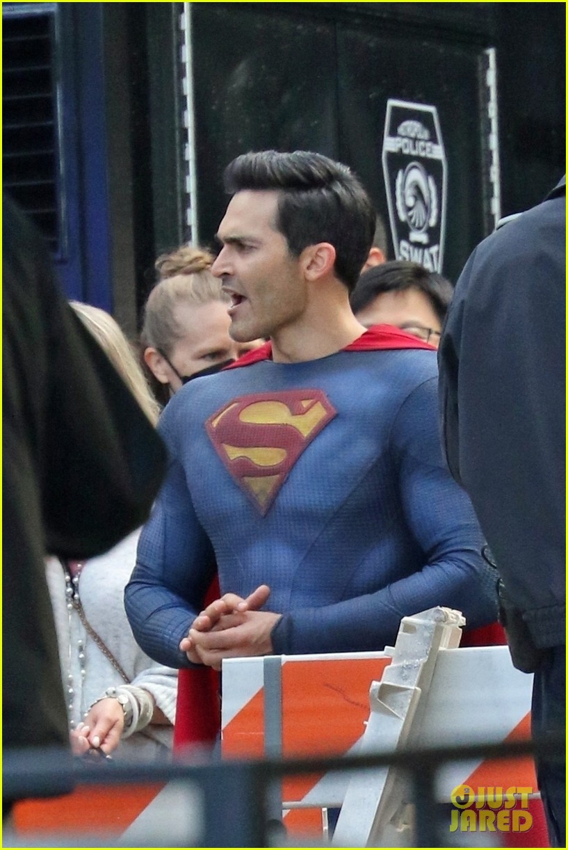 'Superman & Lois' Stars Get To Work on Season 1 Finale In New Set Photos!
