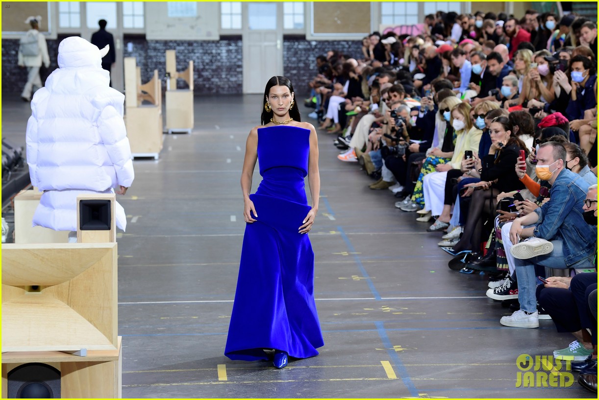 Bella Hadid Opens Off-White Fashion Show In Mini Blue Dress!