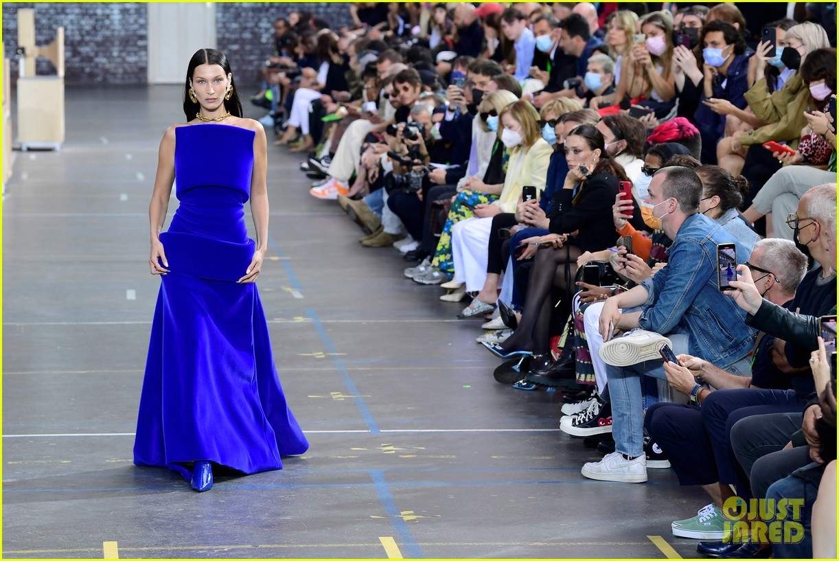 Bella Hadid Opens Off-White Fashion Show In Mini Blue Dress!
