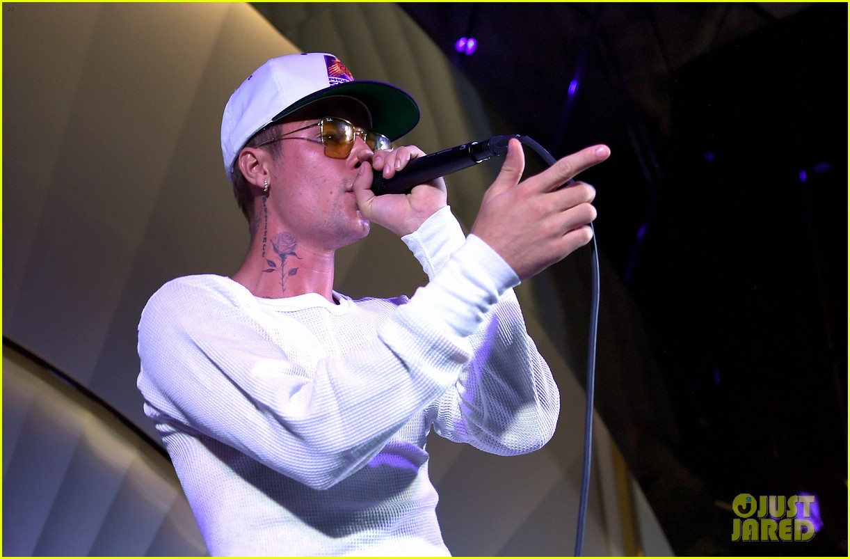 Justin Bieber & The Kid LAROI Perform at Delilah Las Vegas Grand Opening!