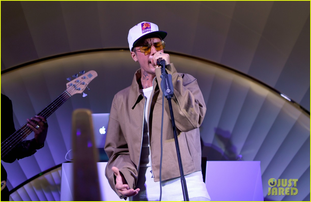Justin Bieber & The Kid LAROI Perform at Delilah Las Vegas Grand Opening!