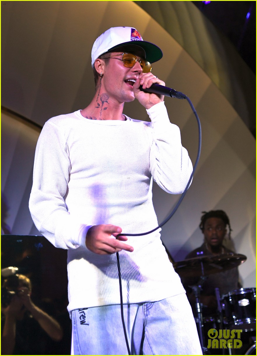 Justin Bieber & The Kid LAROI Perform at Delilah Las Vegas Grand Opening!