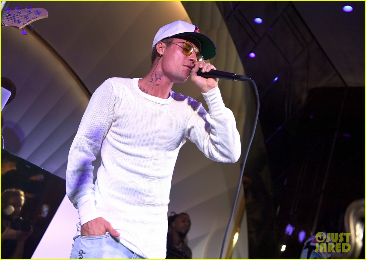 Justin Bieber & The Kid LAROI Perform at Delilah Las Vegas Grand Opening!