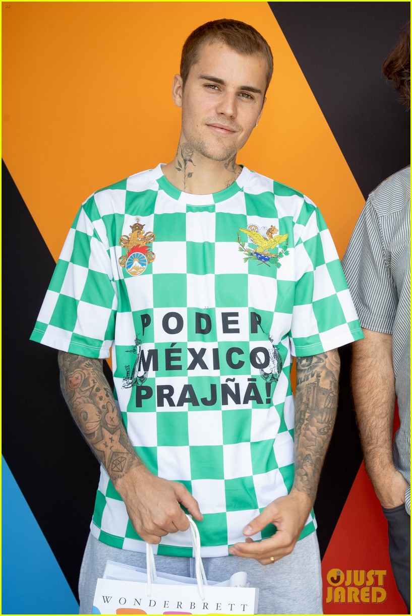 Justin Bieber Stops By A Pop-Up Shop Following His Performance in Las Vegas