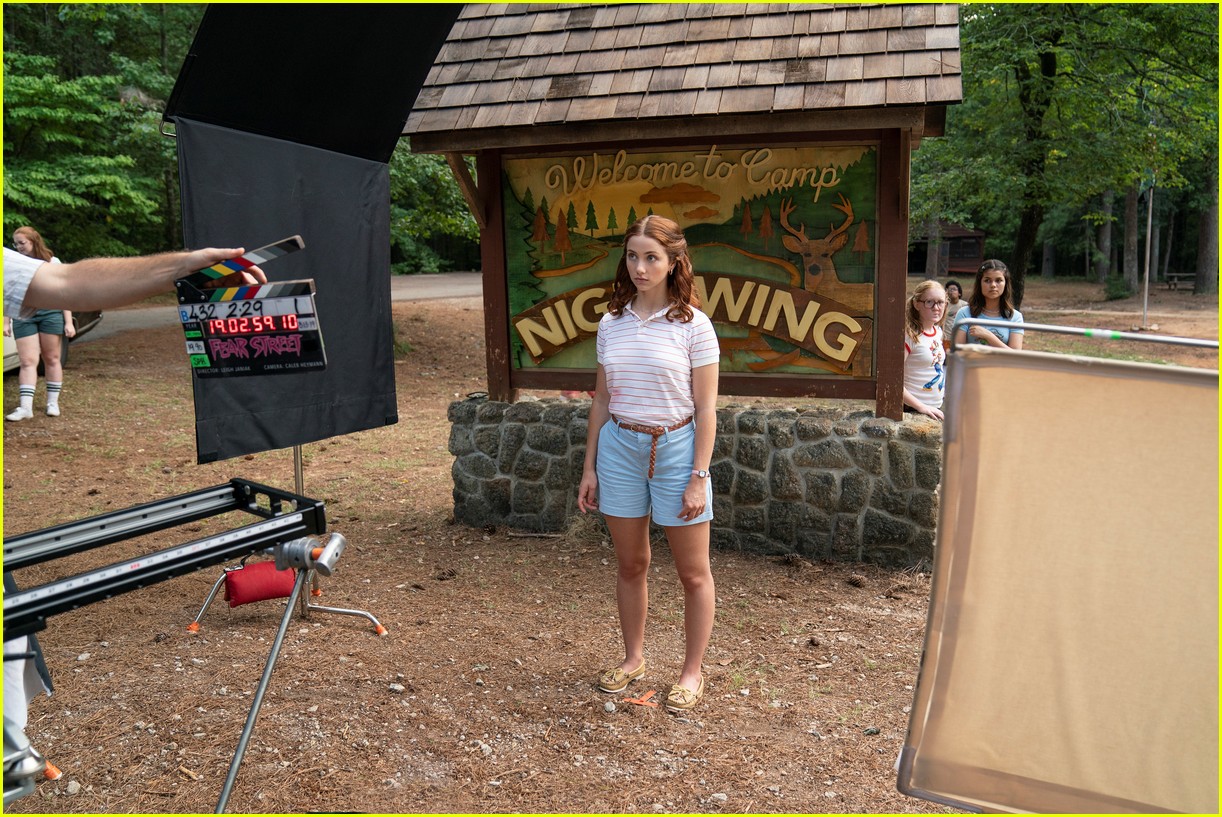 Sadie Sink & Ted Sutherland Couple Up In 'Fear Street Part 2: 1978' Trailer - Watch!