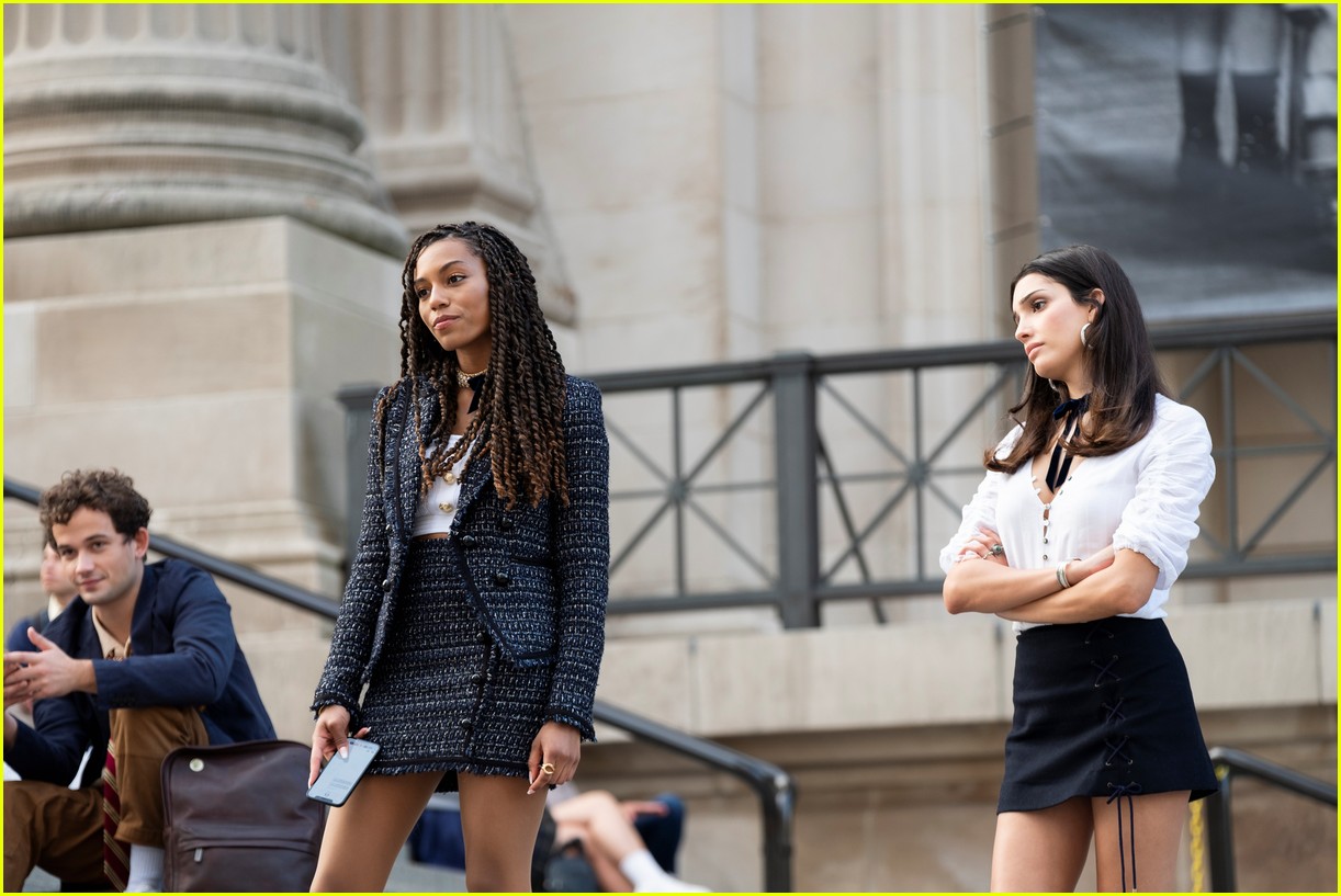 'Gossip Girl' Drops New Teaser & Photos From First Episode of Revival