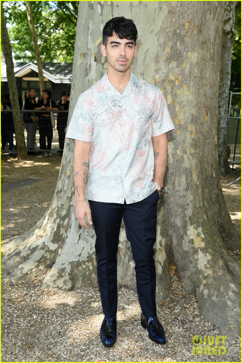Joe Jonas Reveals The Best Style Advice He's Ever Received & Jonas Brothers' Group Chat Name