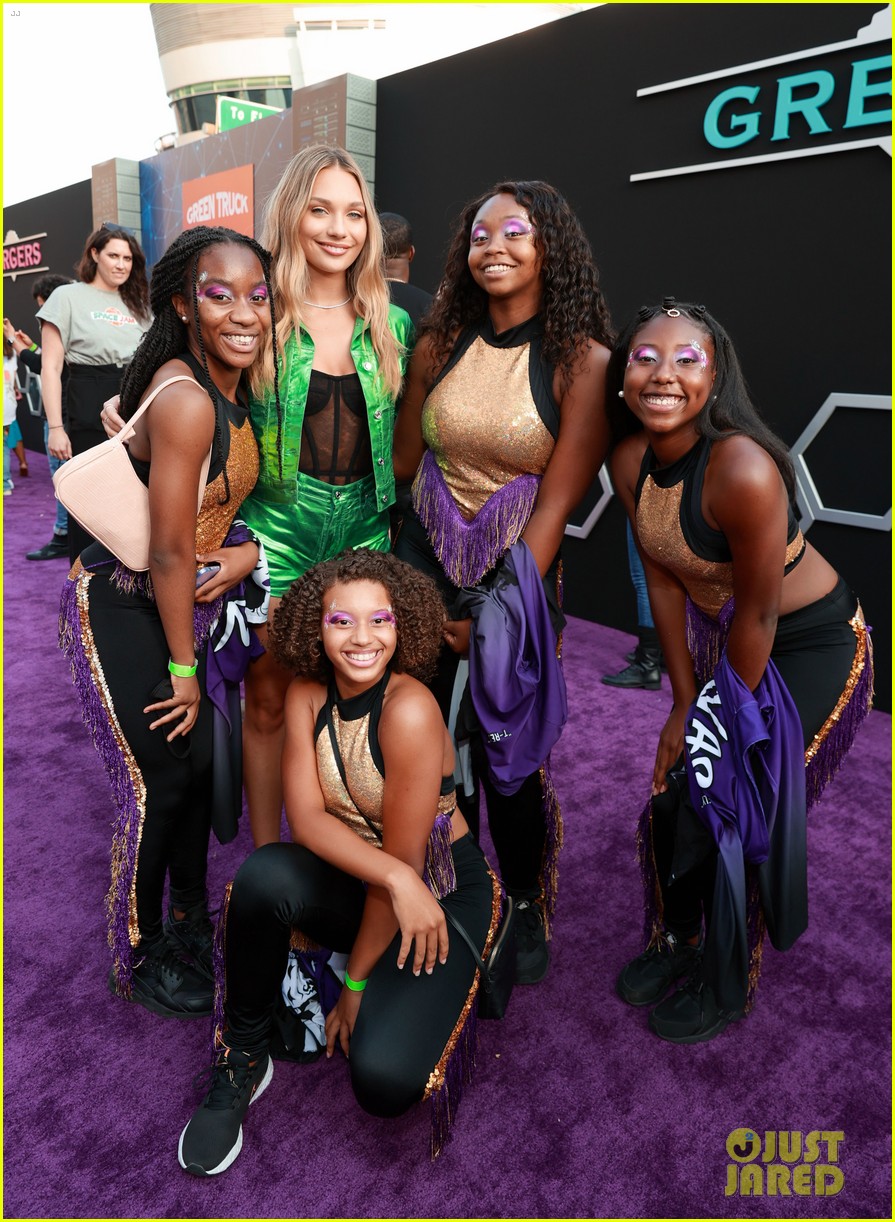 Maddie & Kenzie Ziegler Get 'Dressed Up' For 'Space Jam: A New Legacy' Premiere