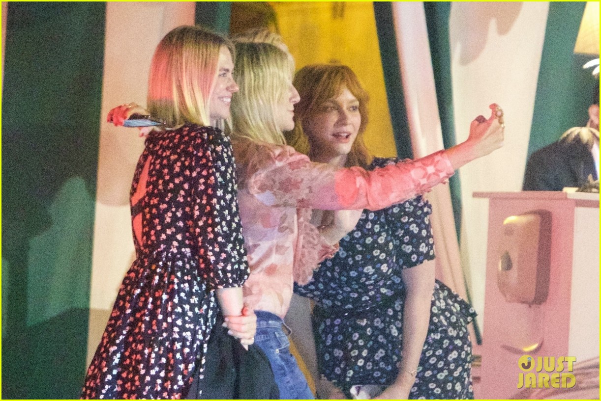 Kiernan Shipka Reunites With 'Mad Men' Mom January Jones at LA Dinner! (Photos)