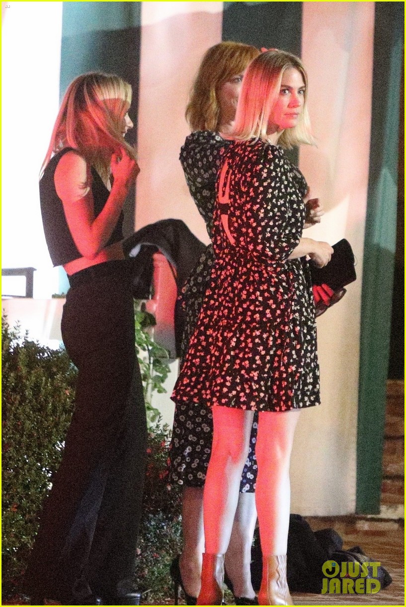 Kiernan Shipka Reunites With 'Mad Men' Mom January Jones at LA Dinner! (Photos)