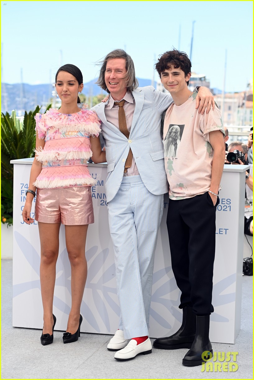 Timothee Chalamet Continues With More Cute Poses at Cannes Photo Call