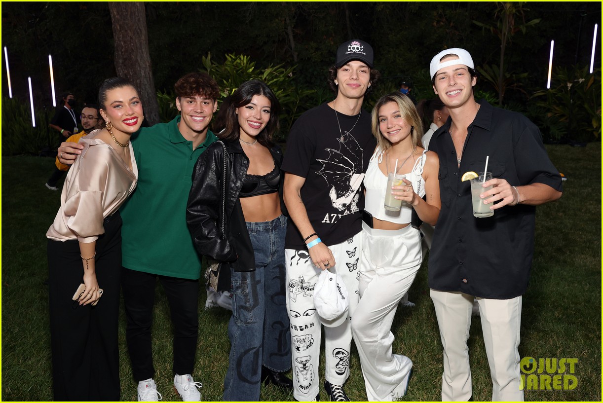 Tate McRae, Dixie D'Amelio & More Celebrate Spotify's New Summer Breakouts Playlist