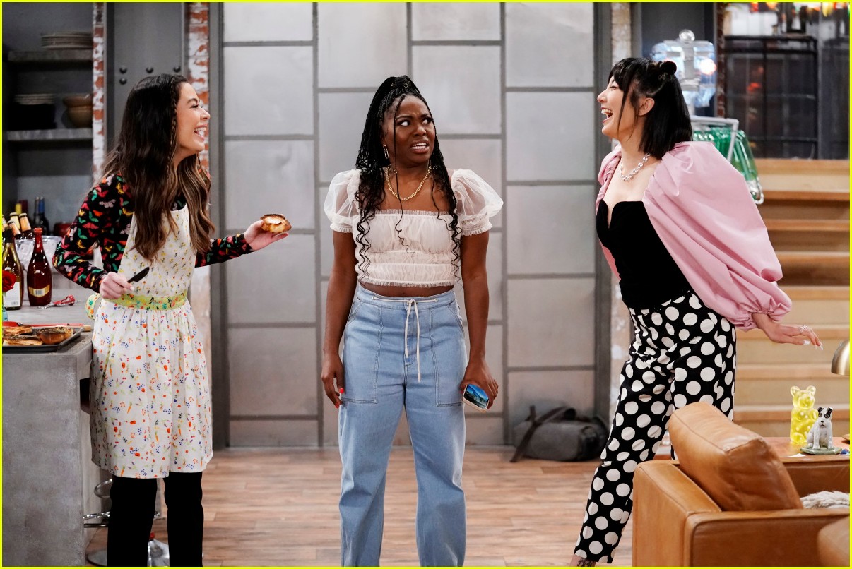 Miranda Cosgrove Cooks Up 'iCarly' Delicacy On This Week's Episode
