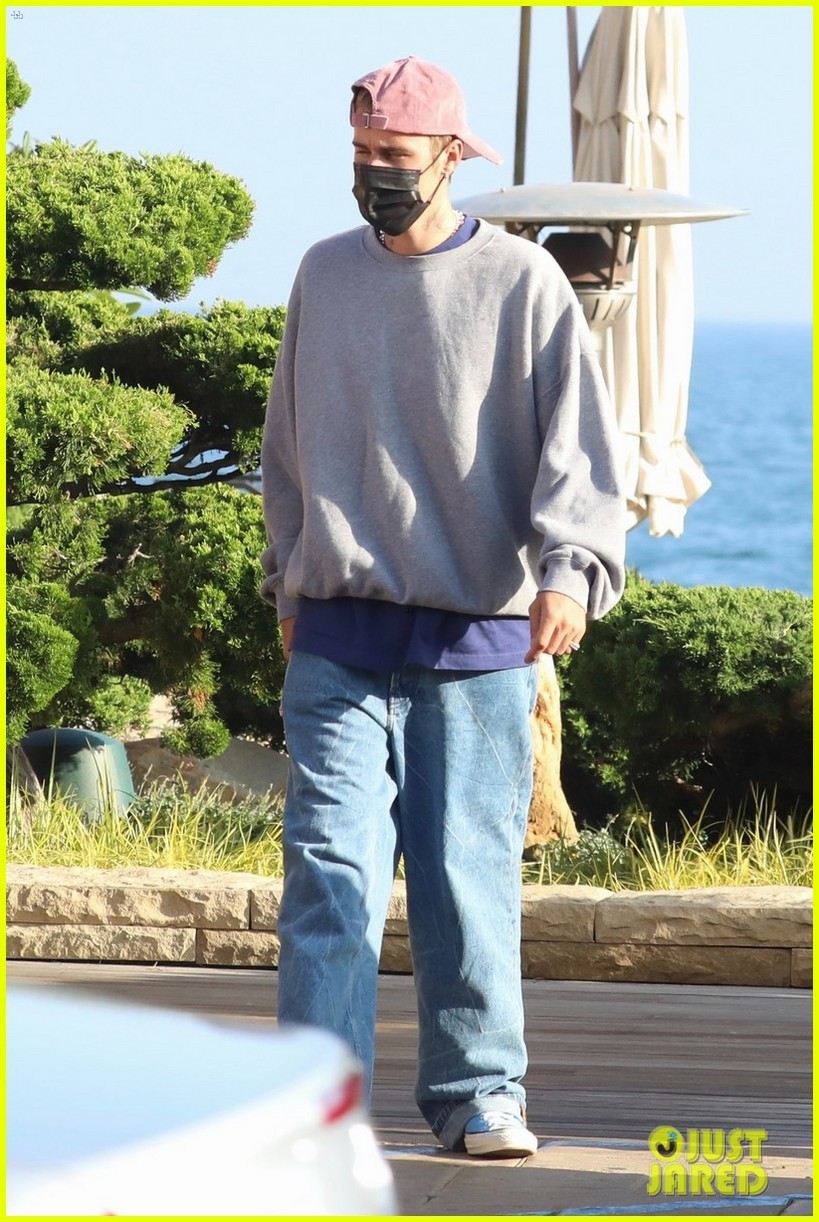 Justin & Hailey Bieber Couple Up for a Sushi Dinner Date