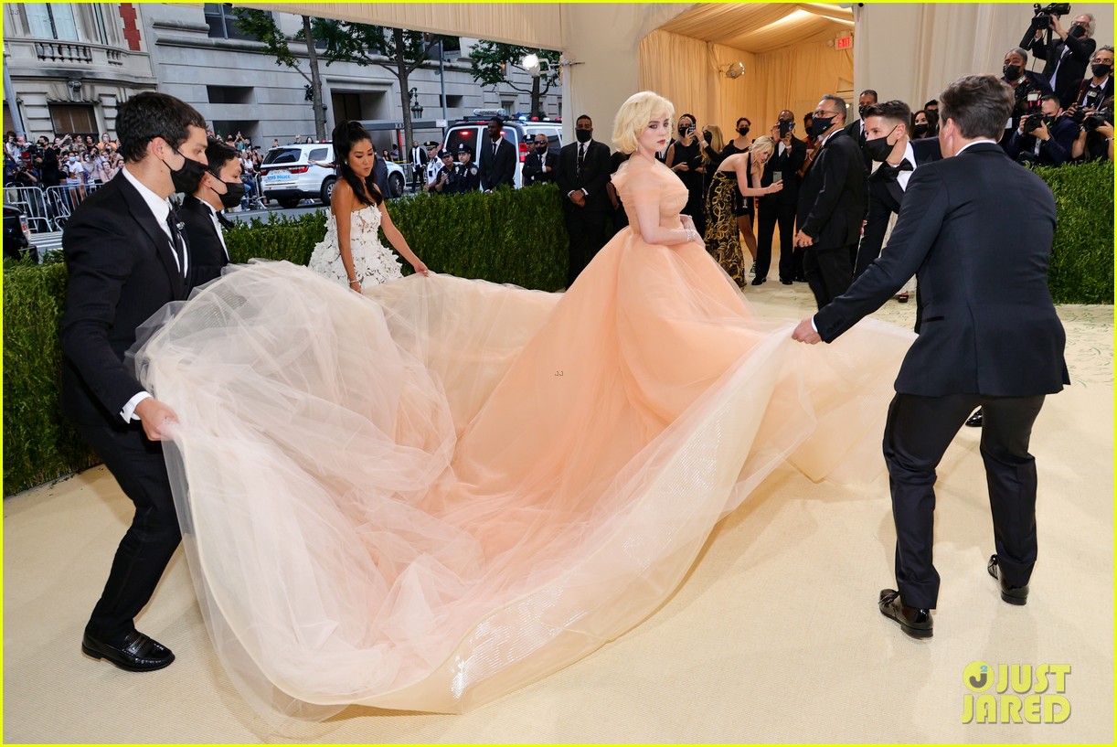 Billie Eilish Needed A Lot of Help With Giant Met Gala 2021 Dress!