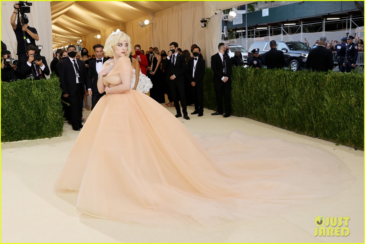 Billie Eilish Needed A Lot of Help With Giant Met Gala 2021 Dress!