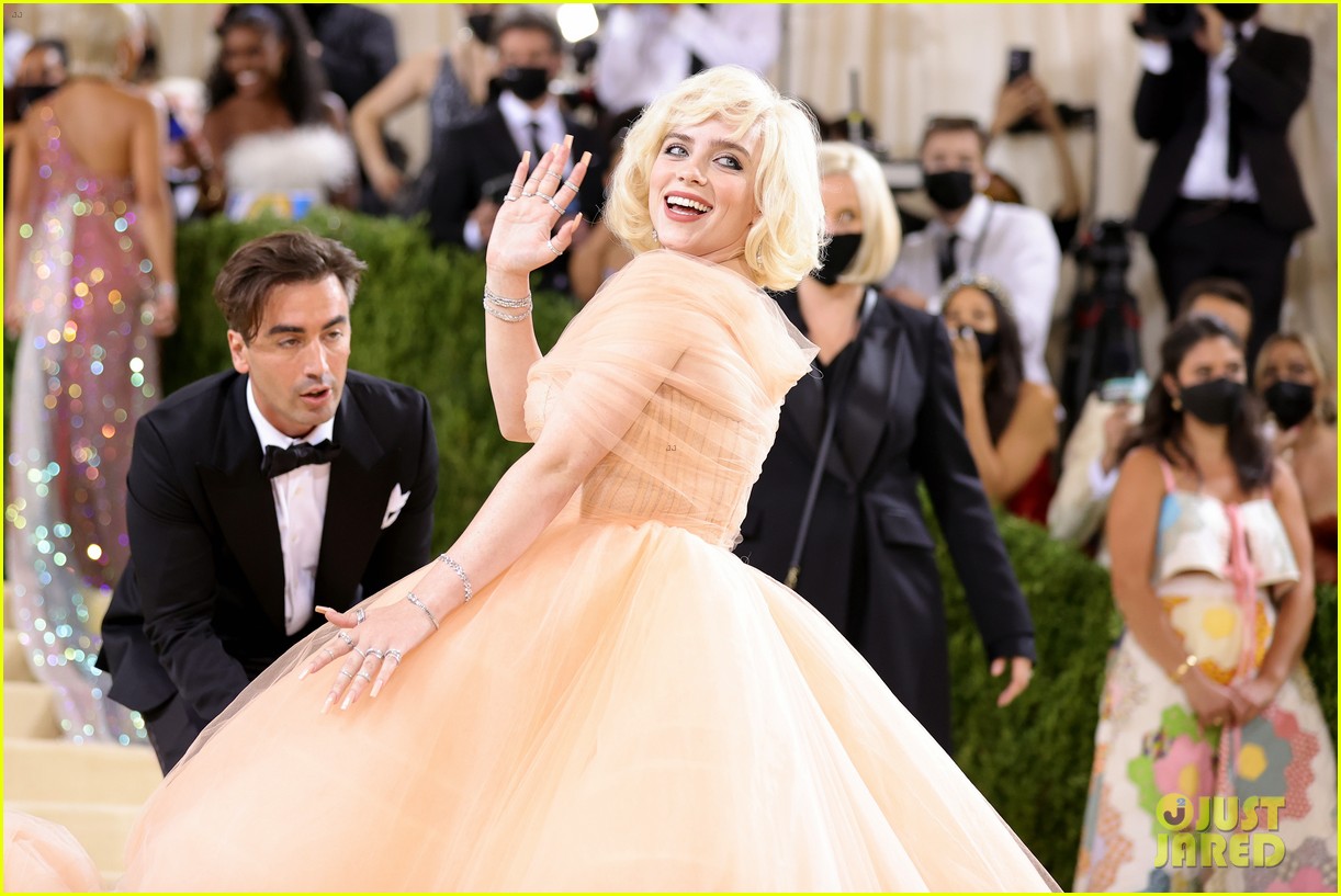 Billie Eilish Needed A Lot of Help With Giant Met Gala 2021 Dress!