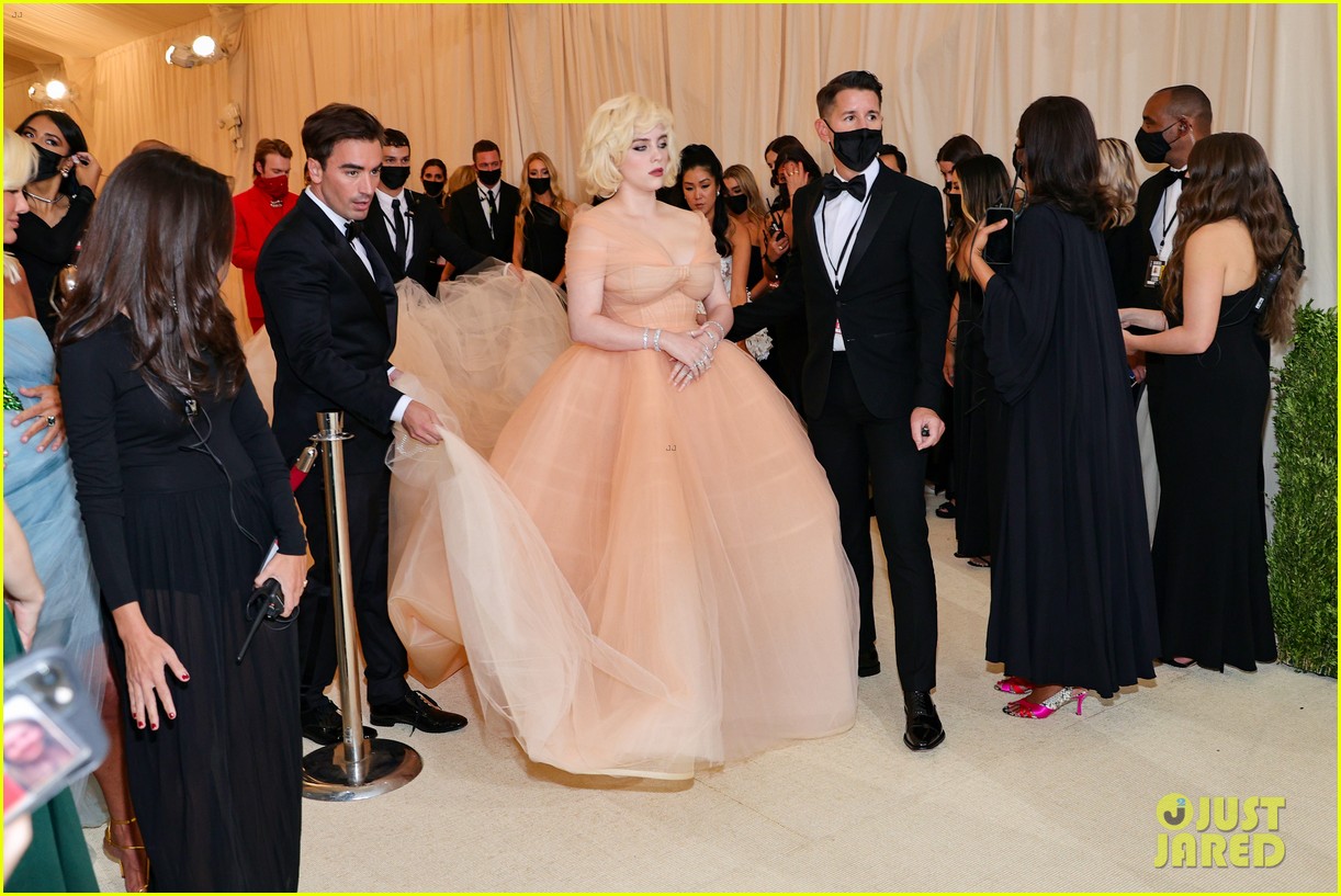 Billie Eilish Needed A Lot of Help With Giant Met Gala 2021 Dress!