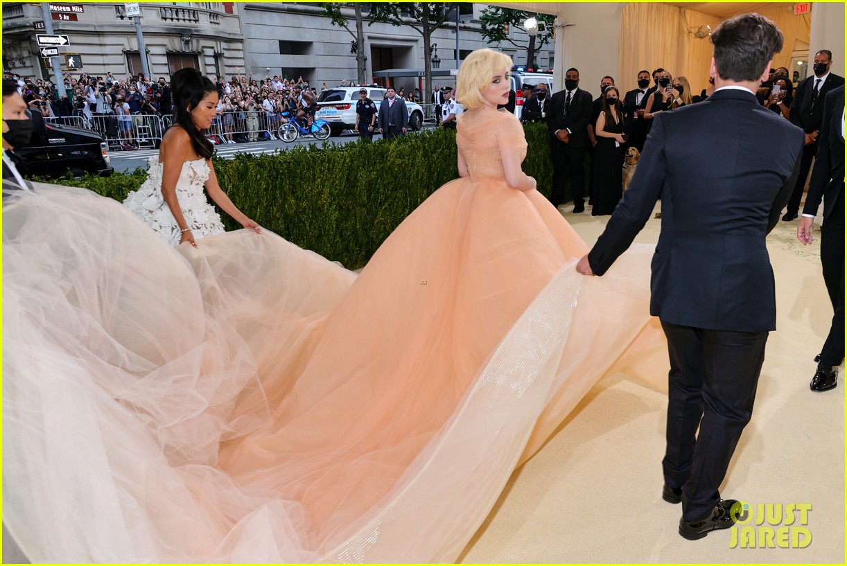 Billie Eilish Needed A Lot of Help With Giant Met Gala 2021 Dress!