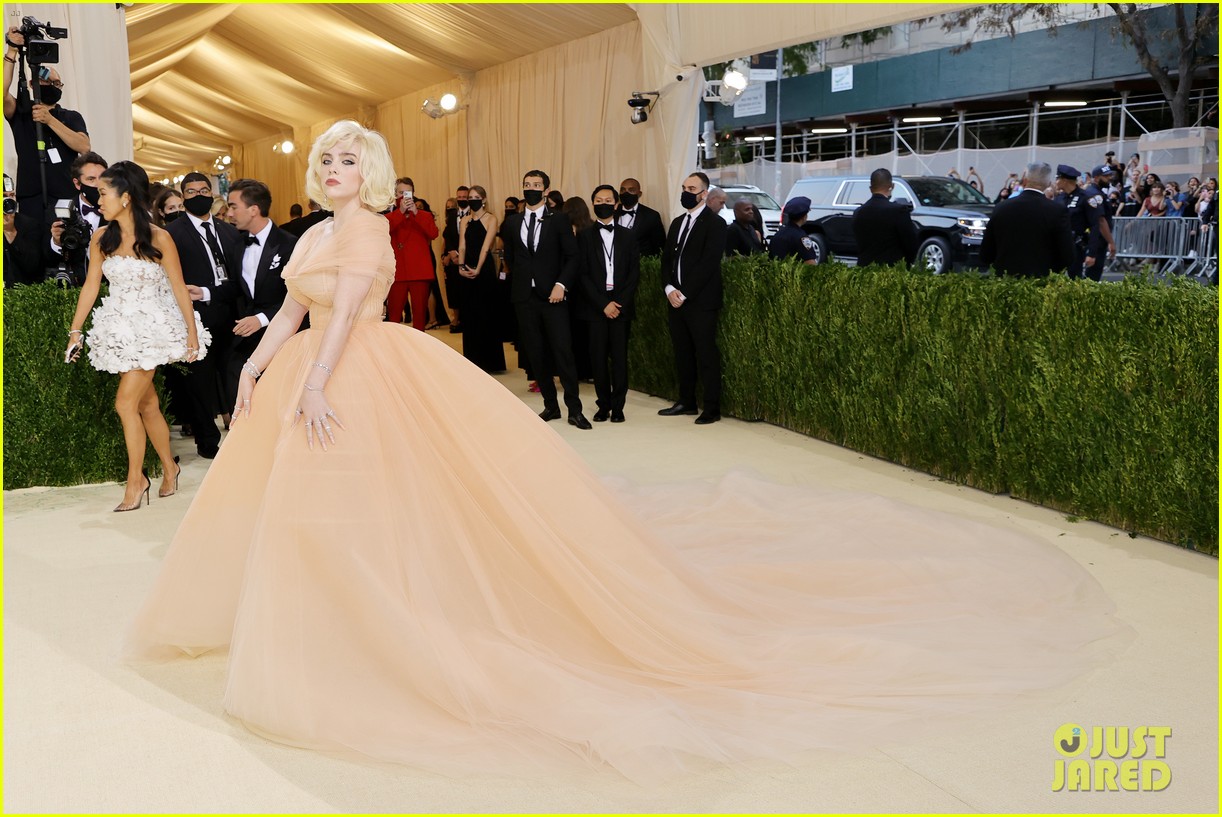 Billie Eilish Needed A Lot of Help With Giant Met Gala 2021 Dress!