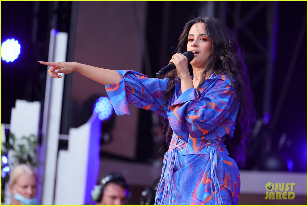 Shawn Mendes Performs with Girlfriend Camila Cabello at Global Citizen Live 2021!